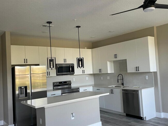 Building Photo - 2117 Broome St