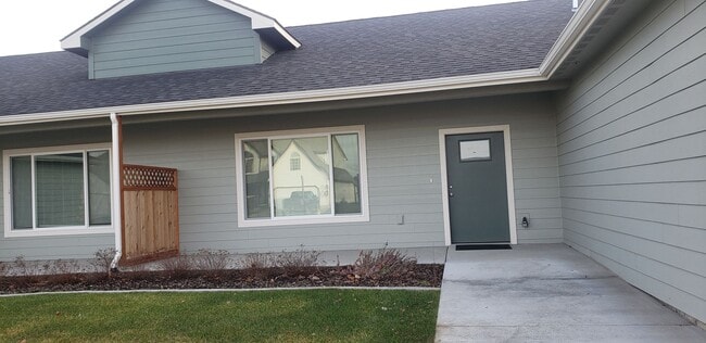 Building Photo - 1404 E 6th St