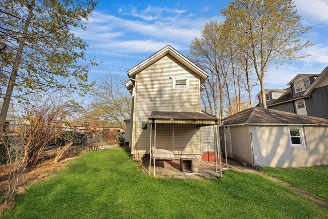 Building Photo - 460 Orchard St