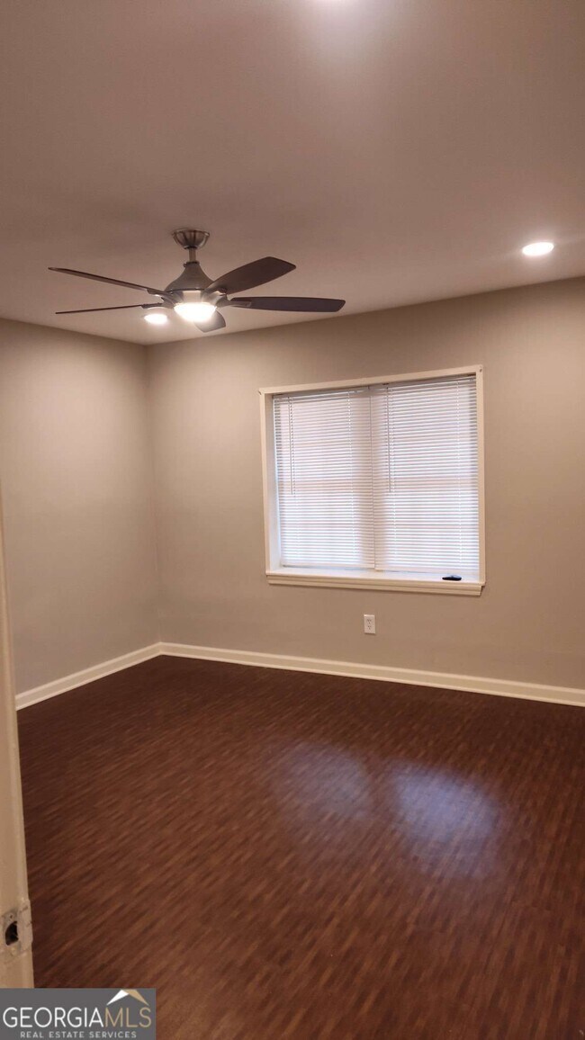 Building Photo - 3095 Colonial Way