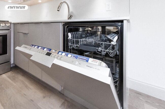 Building Photo - 664 Jefferson Ave