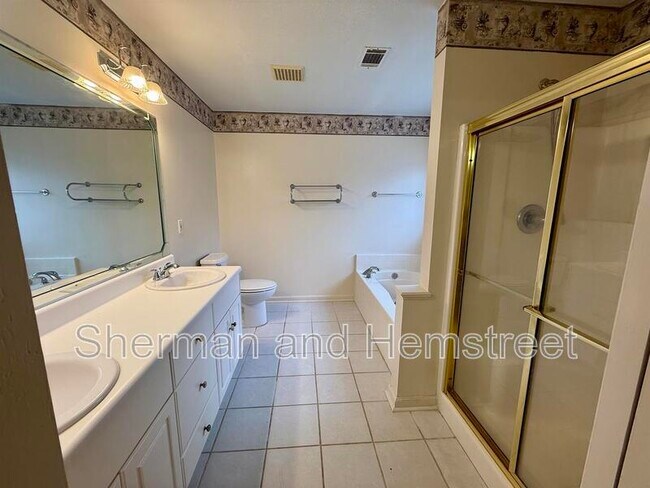 Building Photo - 3026 Manchester Dr