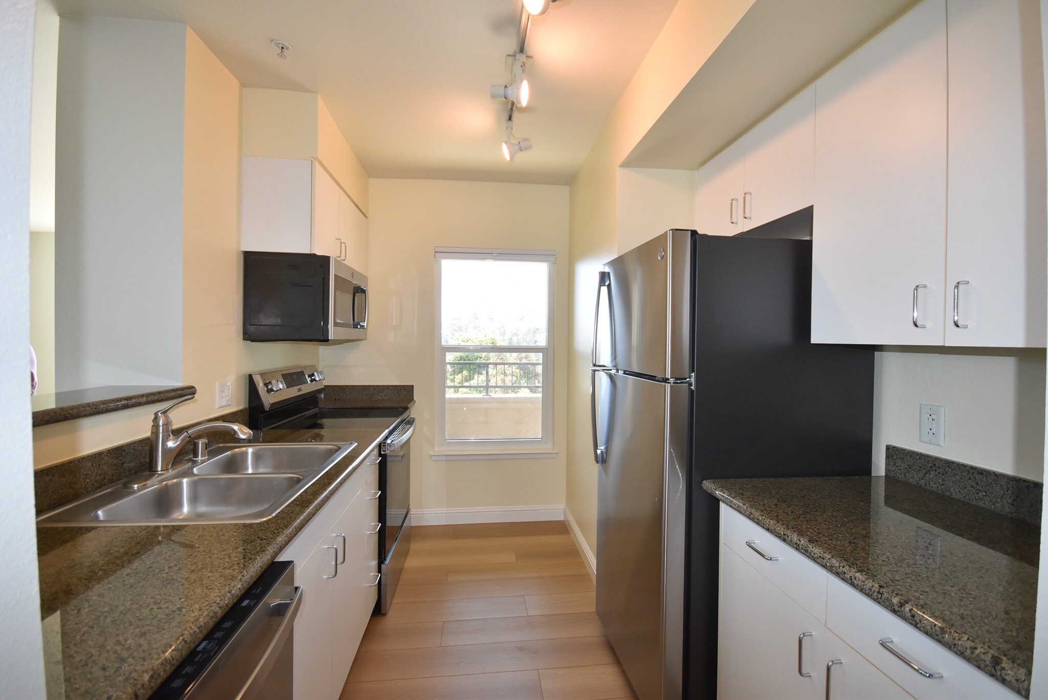 Building Photo - 8400 Oceanview Ter