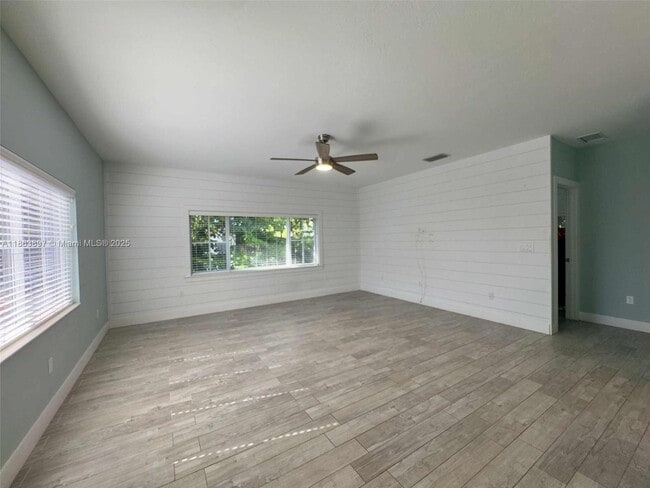 Building Photo - 241 W Seaview Dr