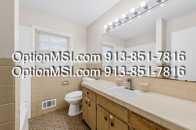 Building Photo - 1/2 month free if moved in by 1/25/26!! Move-in ready!!