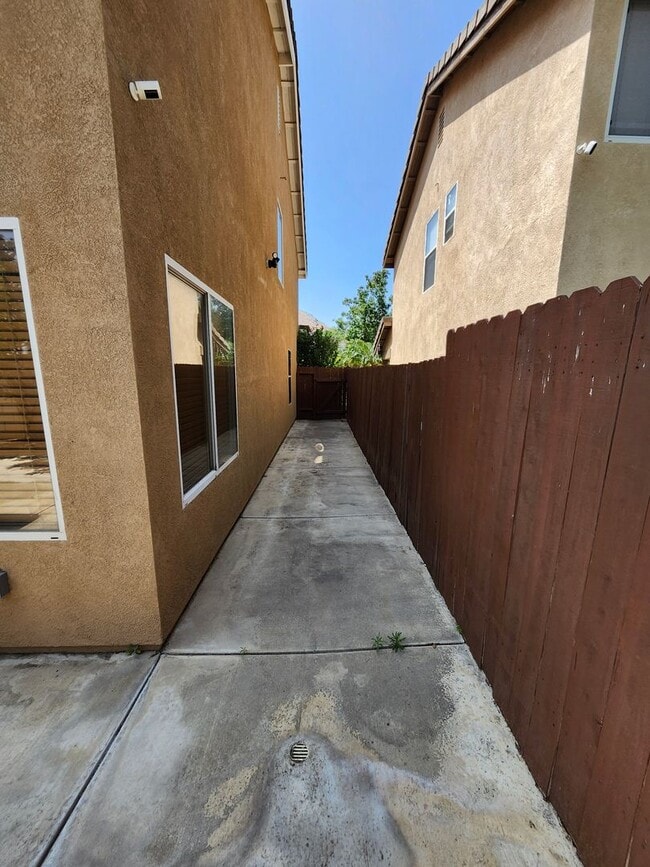 Building Photo - Beautiful 5 Bedroom House fully remodeled....