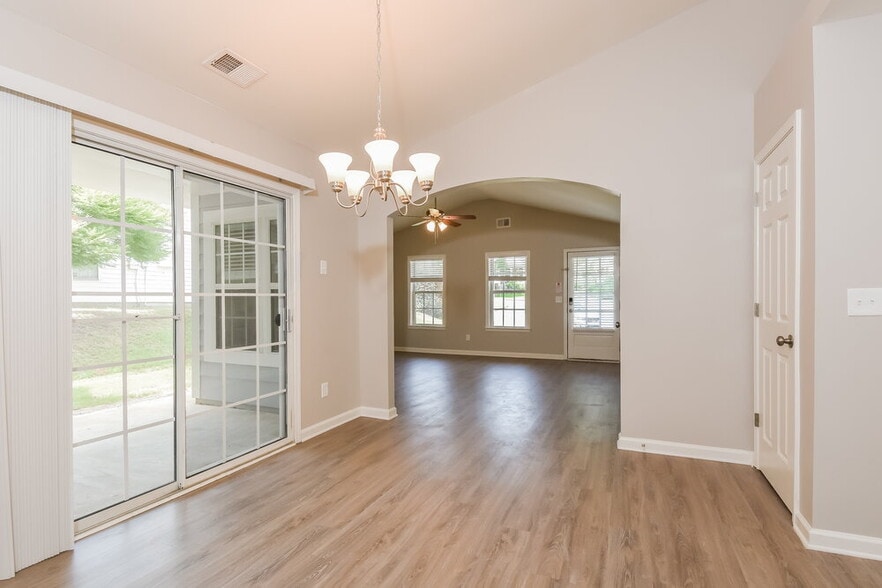 Building Photo - 2010 Greenhill Pass