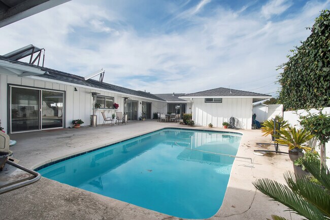 Building Photo - STUNNING & RARE 3BD/2.5BA LA JOLLA HOME WITH A POOL! $7,995/mo