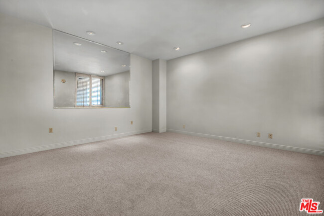 Building Photo - 1333 S Beverly Glen Blvd