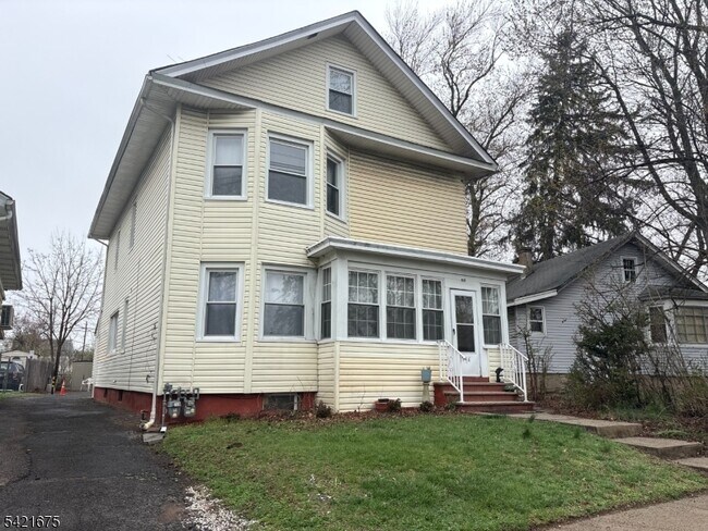 Building Photo - 1946 Barnett St