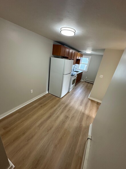Eat-In Kitchen - 109 Prichard St