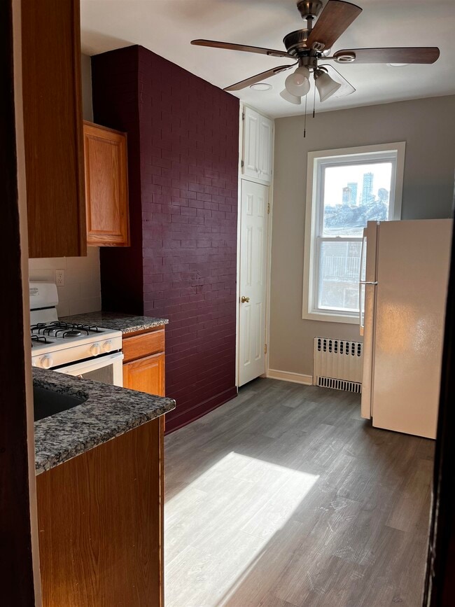 Building Photo - 135 Sherman Pl