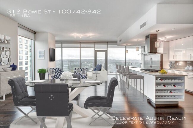 Building Photo - Rooftop Pool Overlooks Heart Of Austin