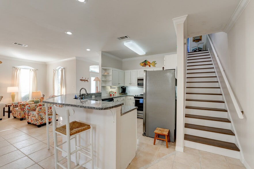 Building Photo - 9 Onyx Cove