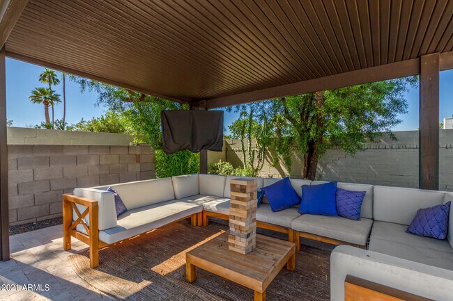 Building Photo - 8731 E Minnezona Ave