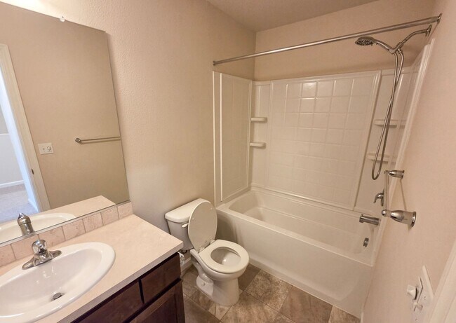 Building Photo - 5725 Karen Lynn Loop S