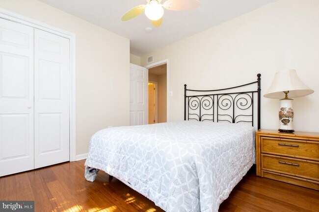 Building Photo - 303 Lincoln Ave