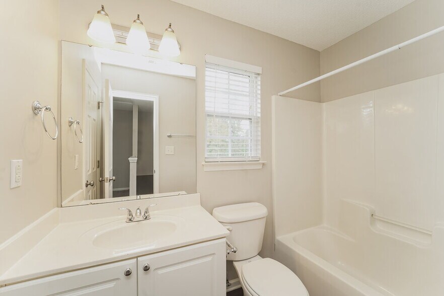 Building Photo - 14313 Blue Grass Dr