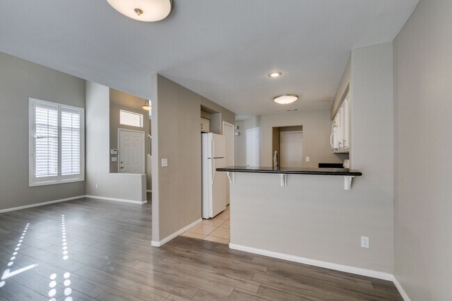 Building Photo - GORGEOUS HOME WITH TONS OF UPGRADES*GATED COMMUNITY WITH A COMMUNITY POOL*