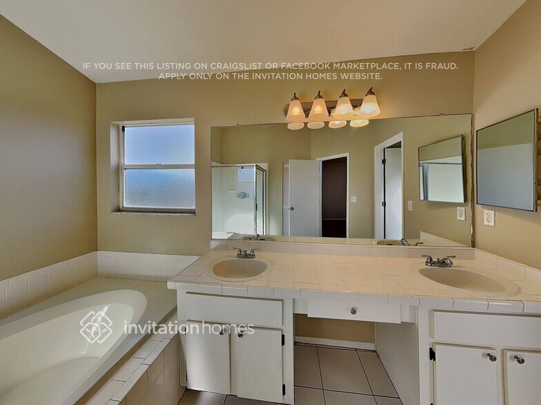 Building Photo - 11702 Branch Mooring Dr