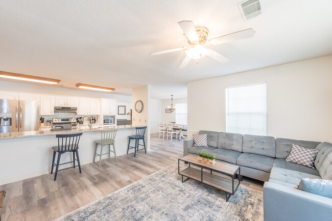 Building Photo - Jacksonville Crashpad (Private Room Rentals)