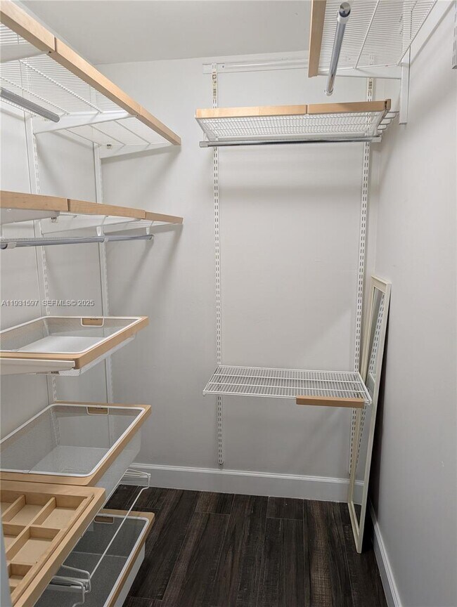 Building Photo - 6061 Collins Ave