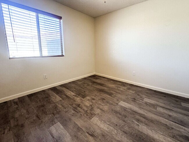 Building Photo - "Charming 3-Bed, 2-Bath Solar and Pool Home!"