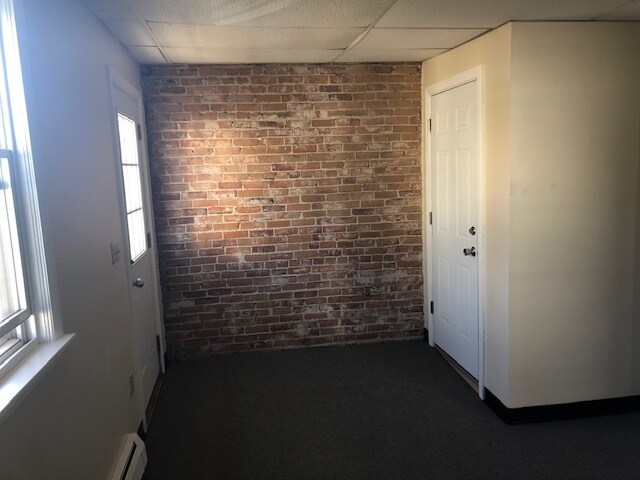 Building Photo - 11 Locust St