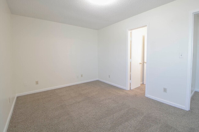 Building Photo - 2006 Tynewood Dr