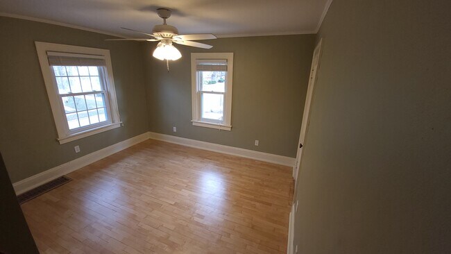 Building Photo - 424 11th St