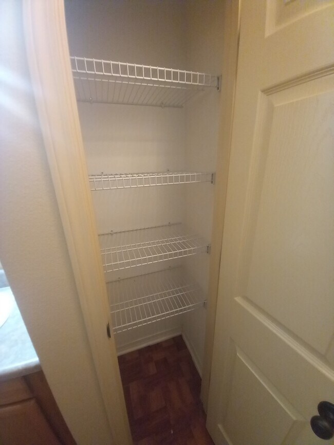 Building Photo - Cute patio home convenient to shopping and much more!