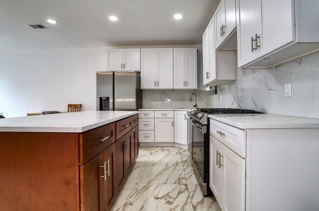 Building Photo - 9017 Riverside Pl