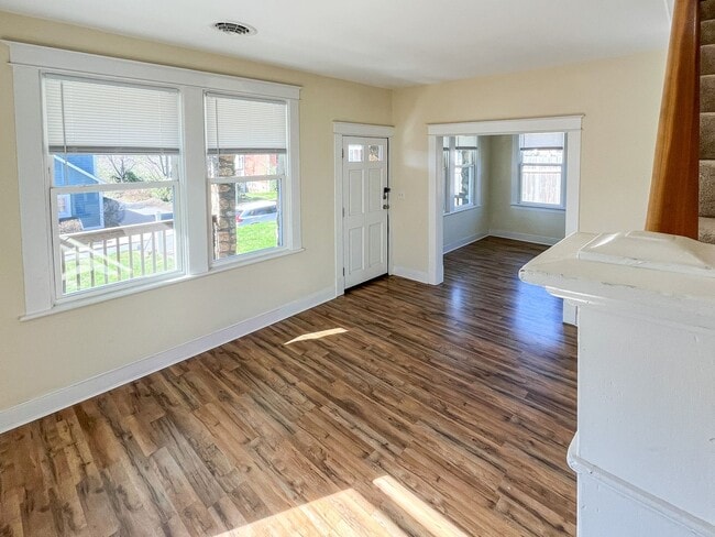 Building Photo - Charming 3BD/1BA Home In Unbeatable Location