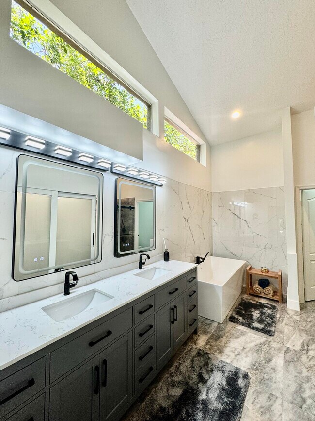 Building Photo - 8561 Lawson Cir