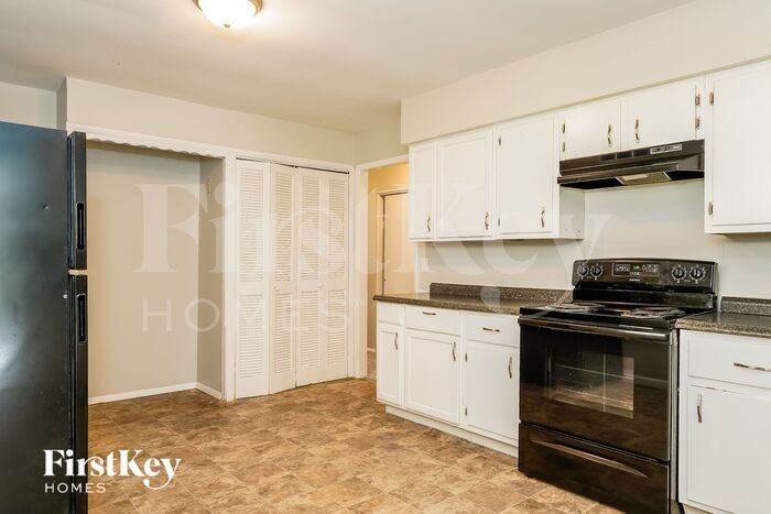 Building Photo - 3560 Bradford Dr