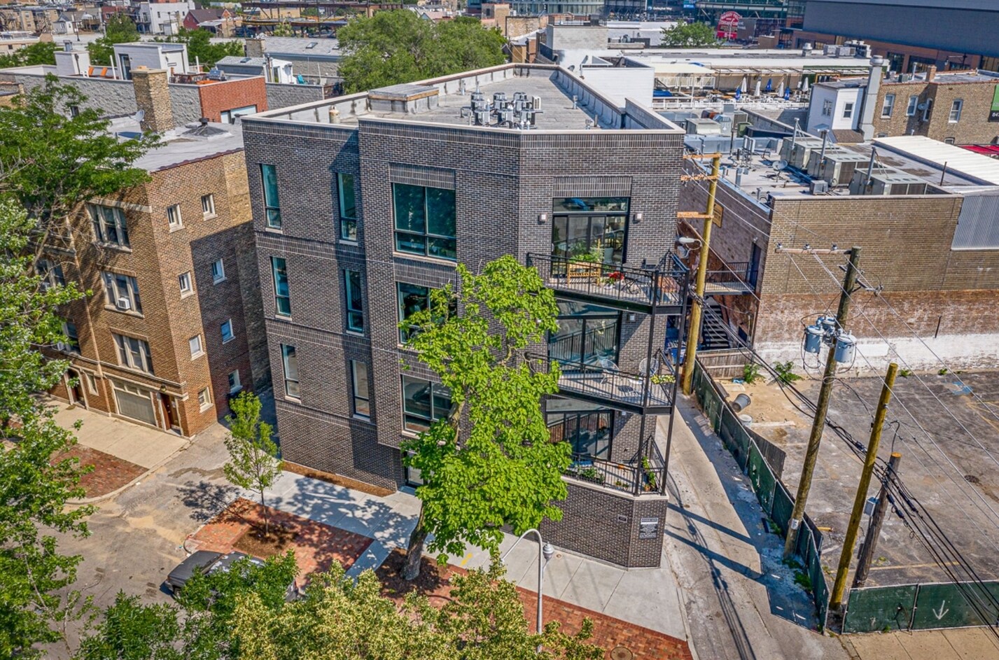 Building Photo - 1050 W Cornelia Ave