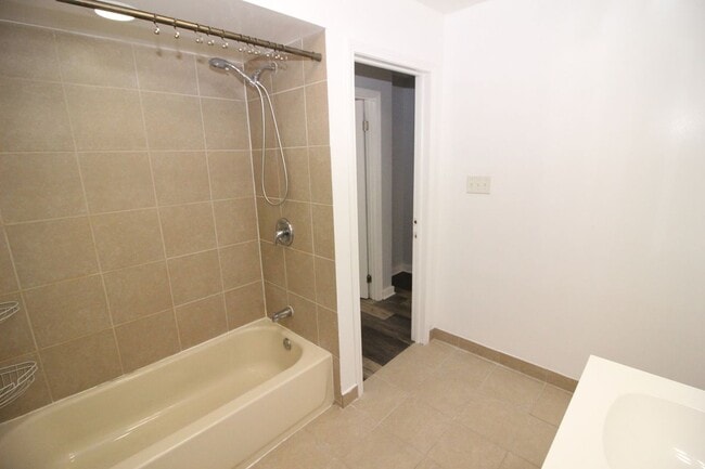 Building Photo - 5847 Weddel St