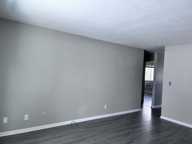 Building Photo - 911 W McKay Rd