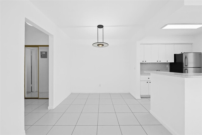 Building Photo - 2700 NE 135th St