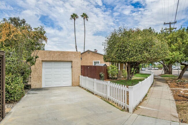 Building Photo - 4740 W Mountain View Dr