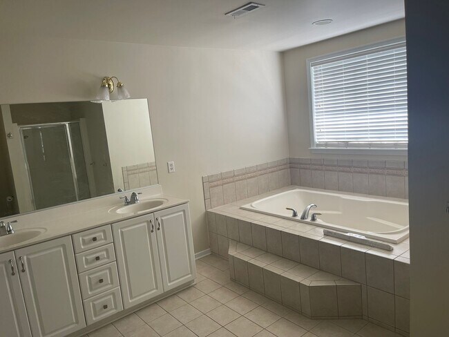 Building Photo - 13347 Chesapeake Pl
