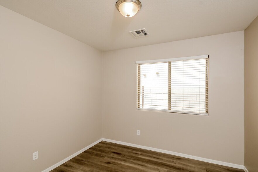 Building Photo - 5116 W T Ryan Ln