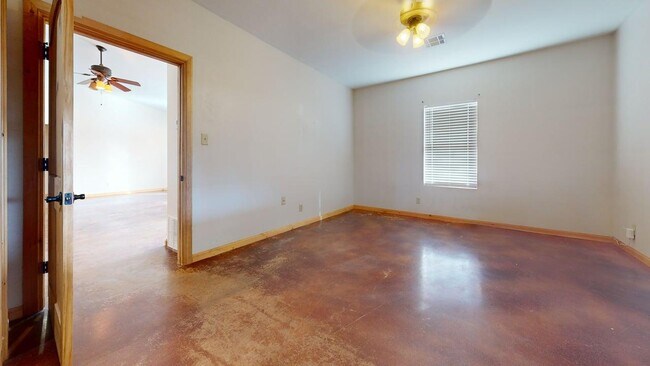 Building Photo - 12748 NE Wolf Rd