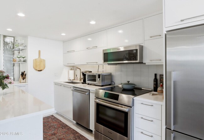 Building Photo - 4411 N 40th St