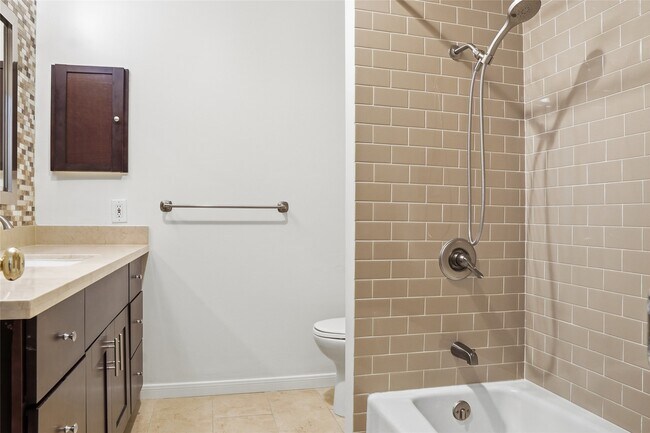 Building Photo - 5817 Valley Forge Dr