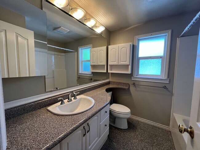 Building Photo - 4019 SE 66th Ave