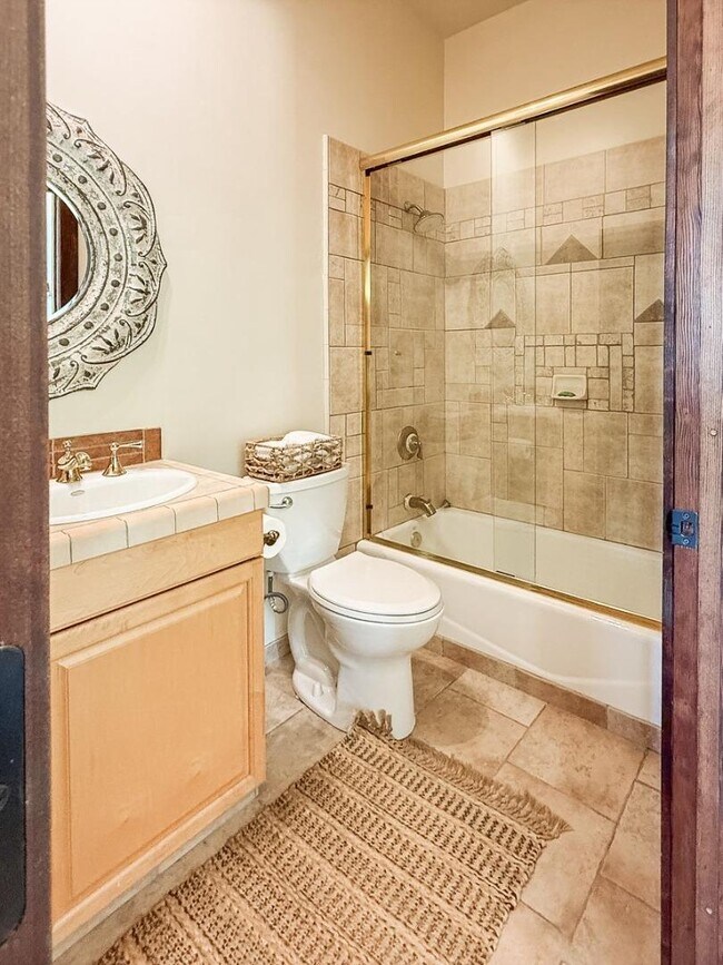 Building Photo - 6750 Golden Pheasant Ln