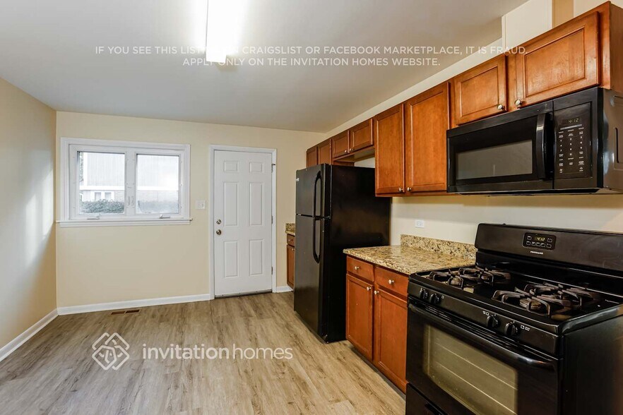 Building Photo - 8440 S Lockwood Ave