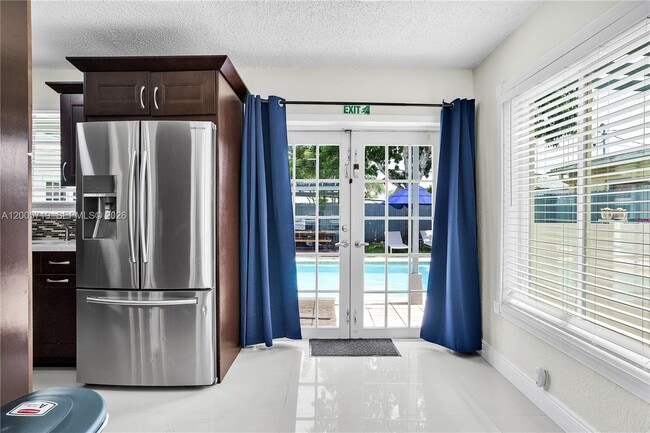 Building Photo - 6452 Custer St