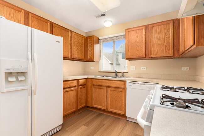 Building Photo - 2611 Canyon Dr